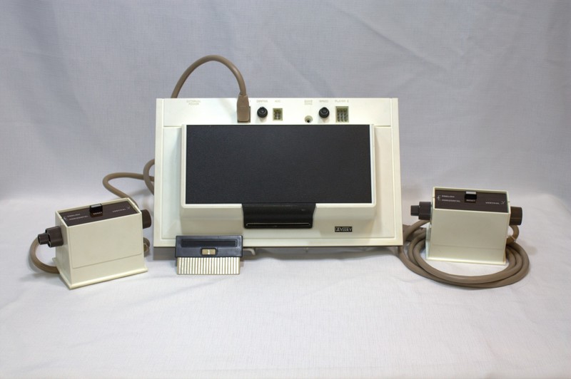 2015.012.608 console.jpg